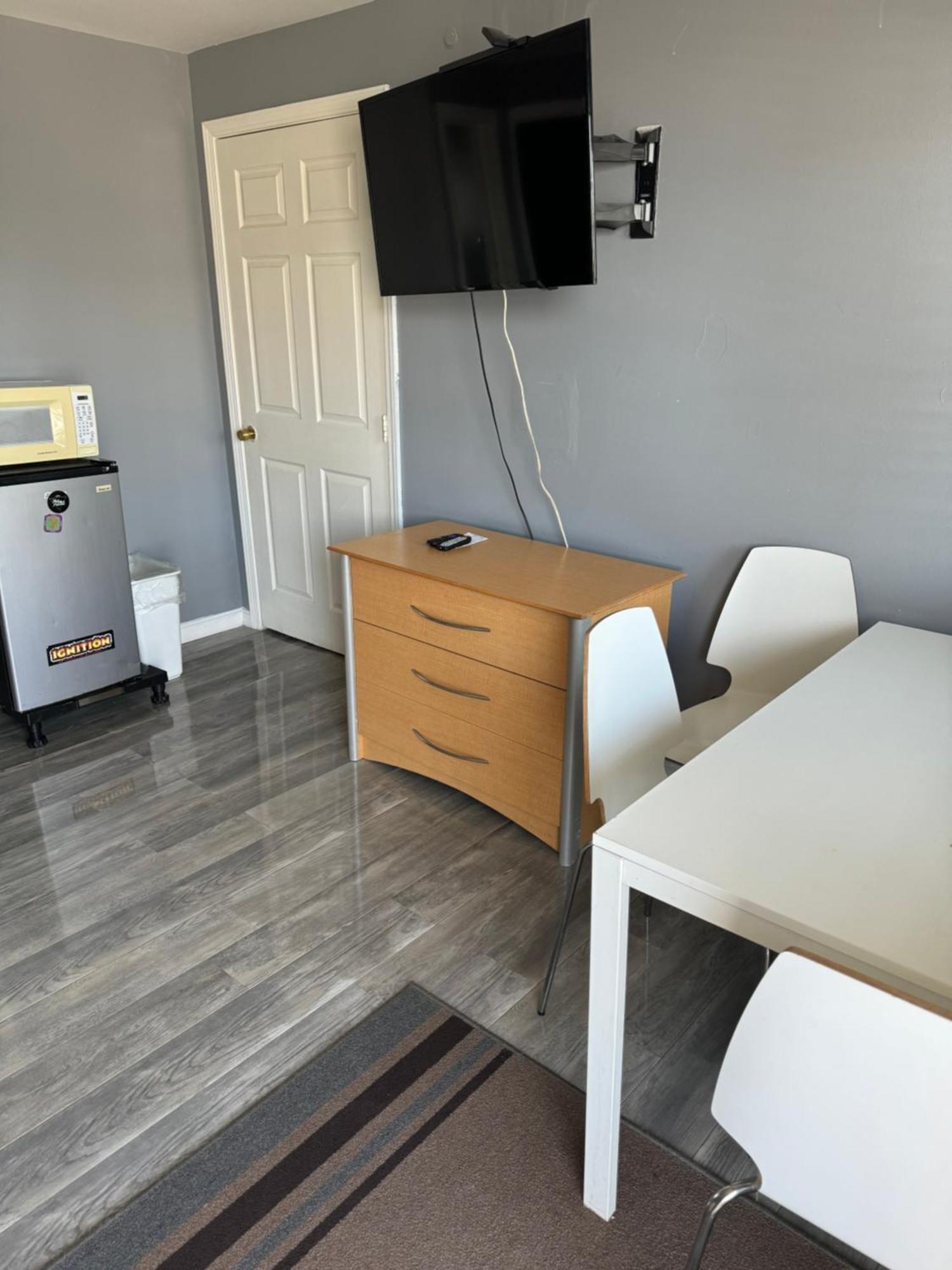 12 Ashworth Ave Suites Hampton Esterno foto